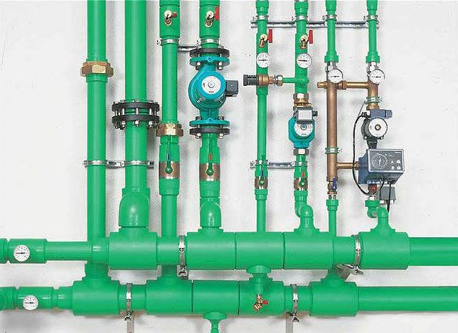 Разводка труб водоснабжения и отопления